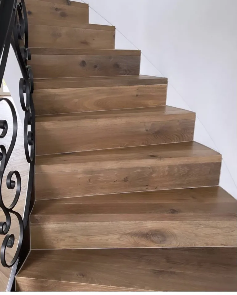 Oak-clad staircase with a wrought iron balustrade